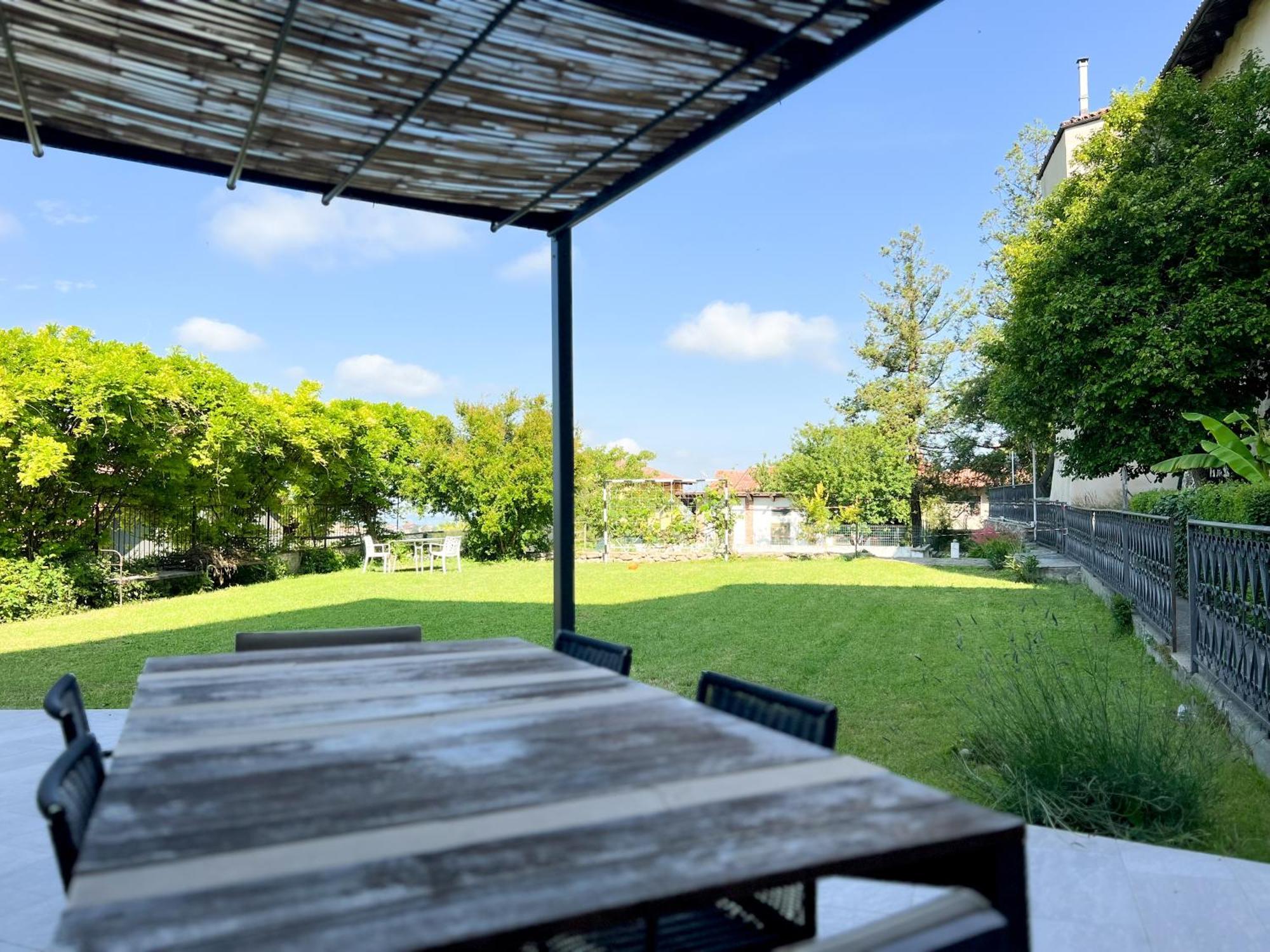 Comecasa 2 Bedrooms With Garden Apartment Benevello Buitenkant foto